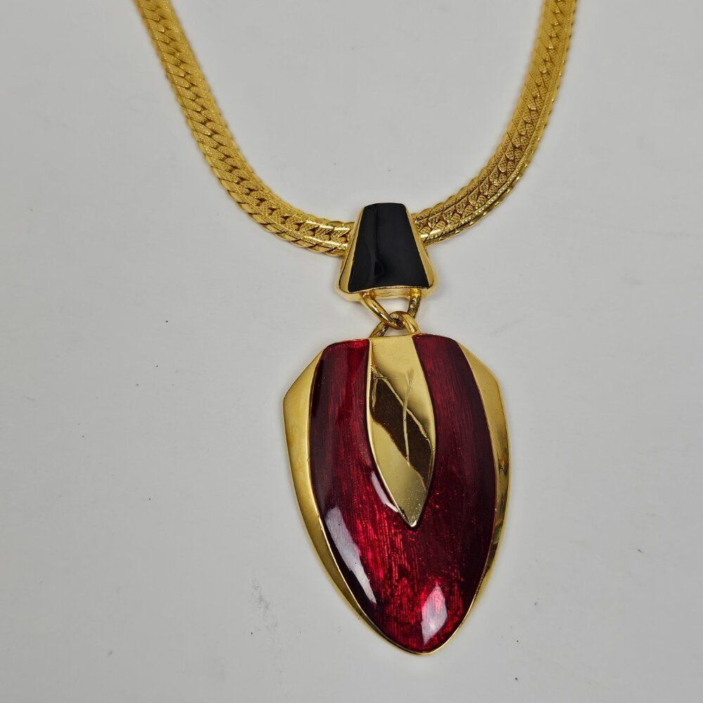 Vintage Black Red Enamel Fixed Pendant Necklace Gold Tone Chain 80s 90s Chunky - Picture 2 of 11